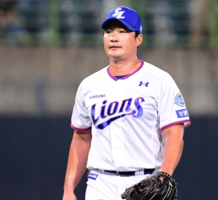오승환 FA 기준은 이대호? “무옵션+2년 26억 어때? 최소한의 예우” 통산 112승 투수의 속내
